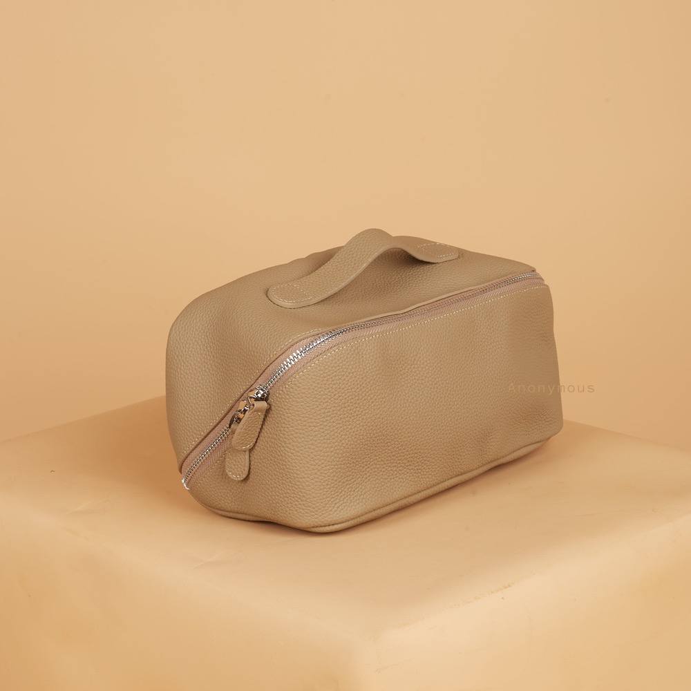 Anonymous Cosmo Cosmetic Pouch Grained Leather (No Brand)