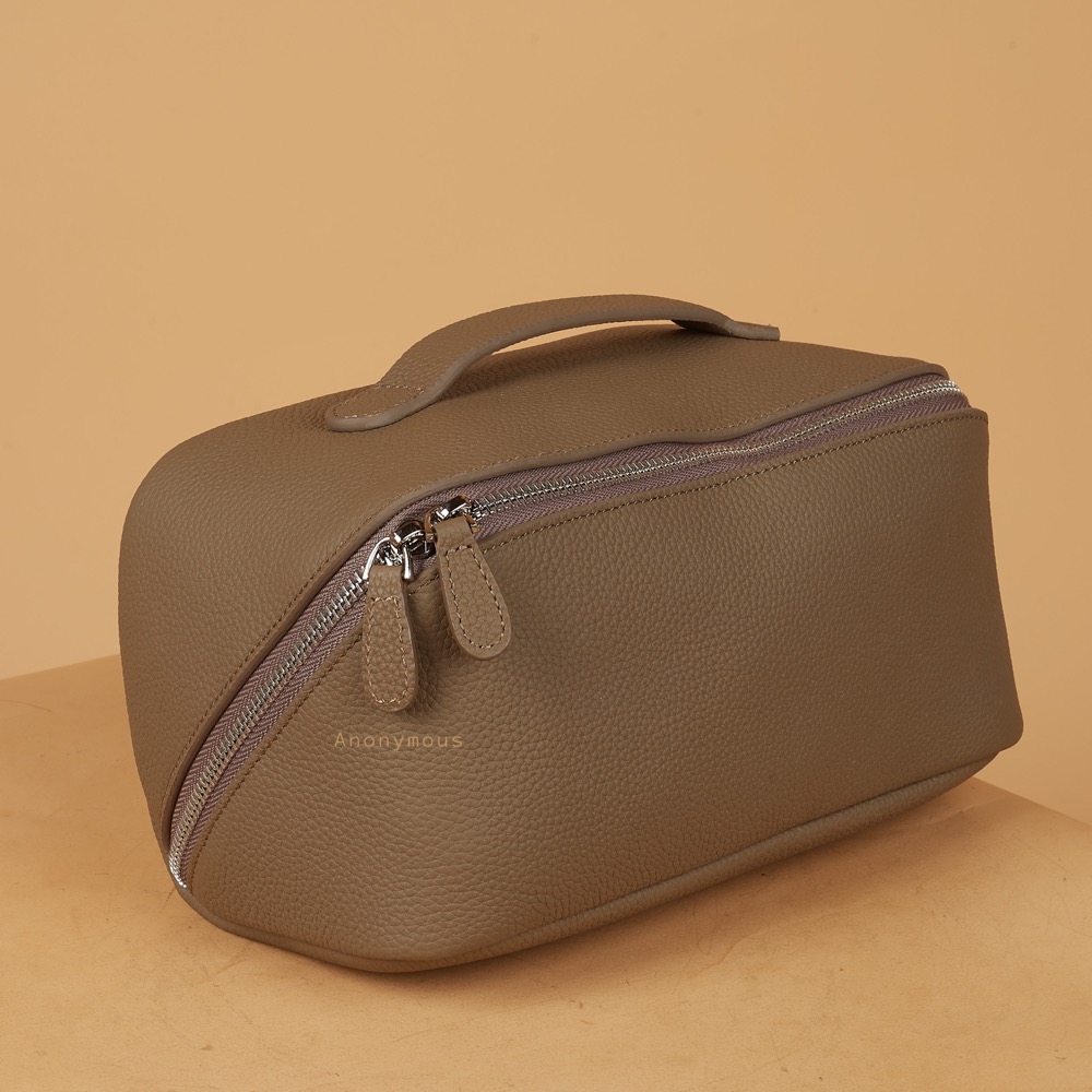 Anonymous Cosmo Cosmetic Pouch Grained Leather (No Brand)