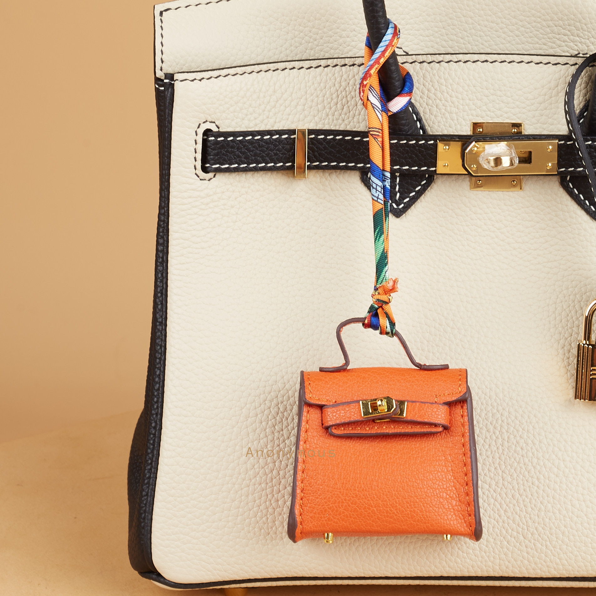 Anonymous Cara Charm Leather (Gantungan Tas)