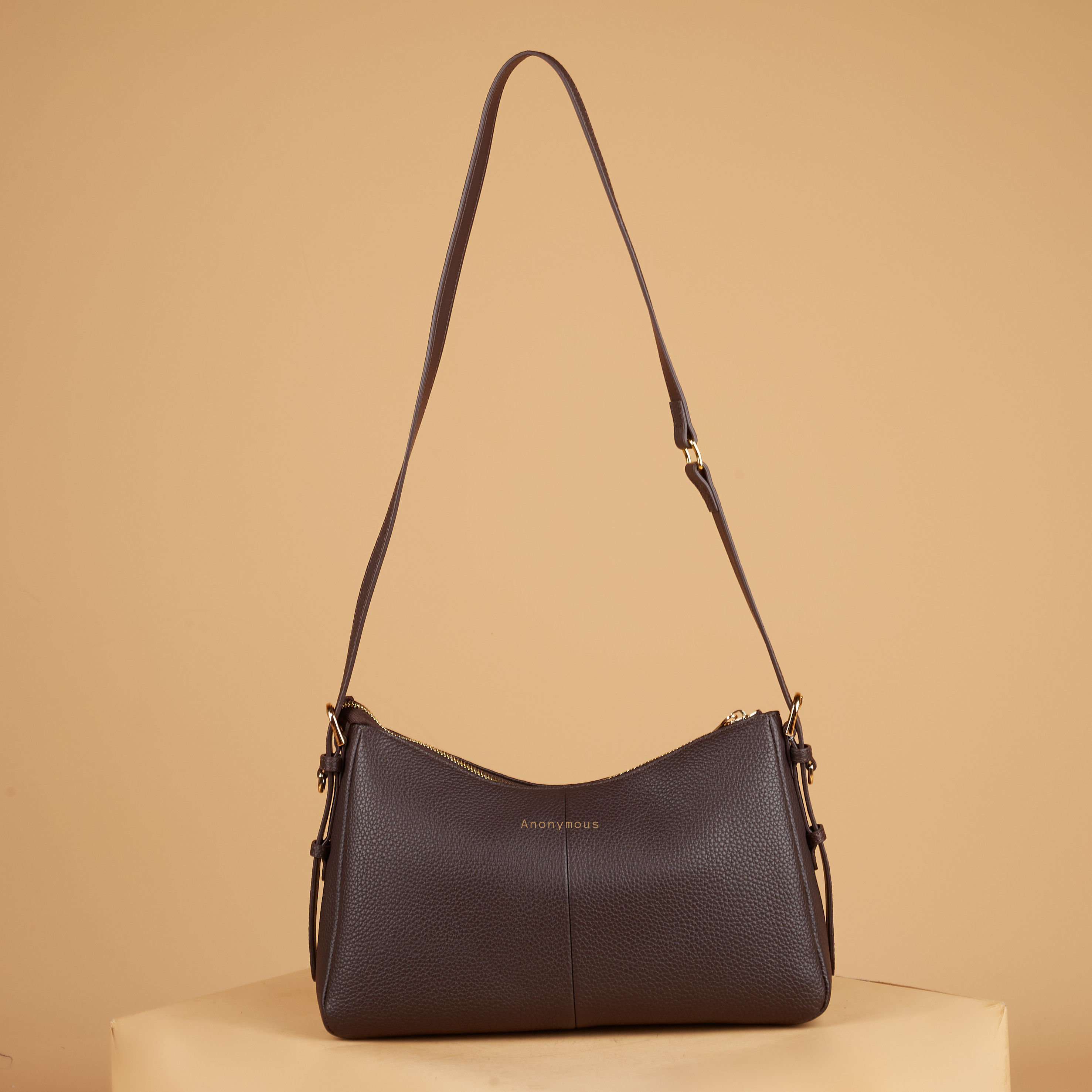 Anonymous Aerie Shoulder Bag Grained Leather (Tas Kulit)