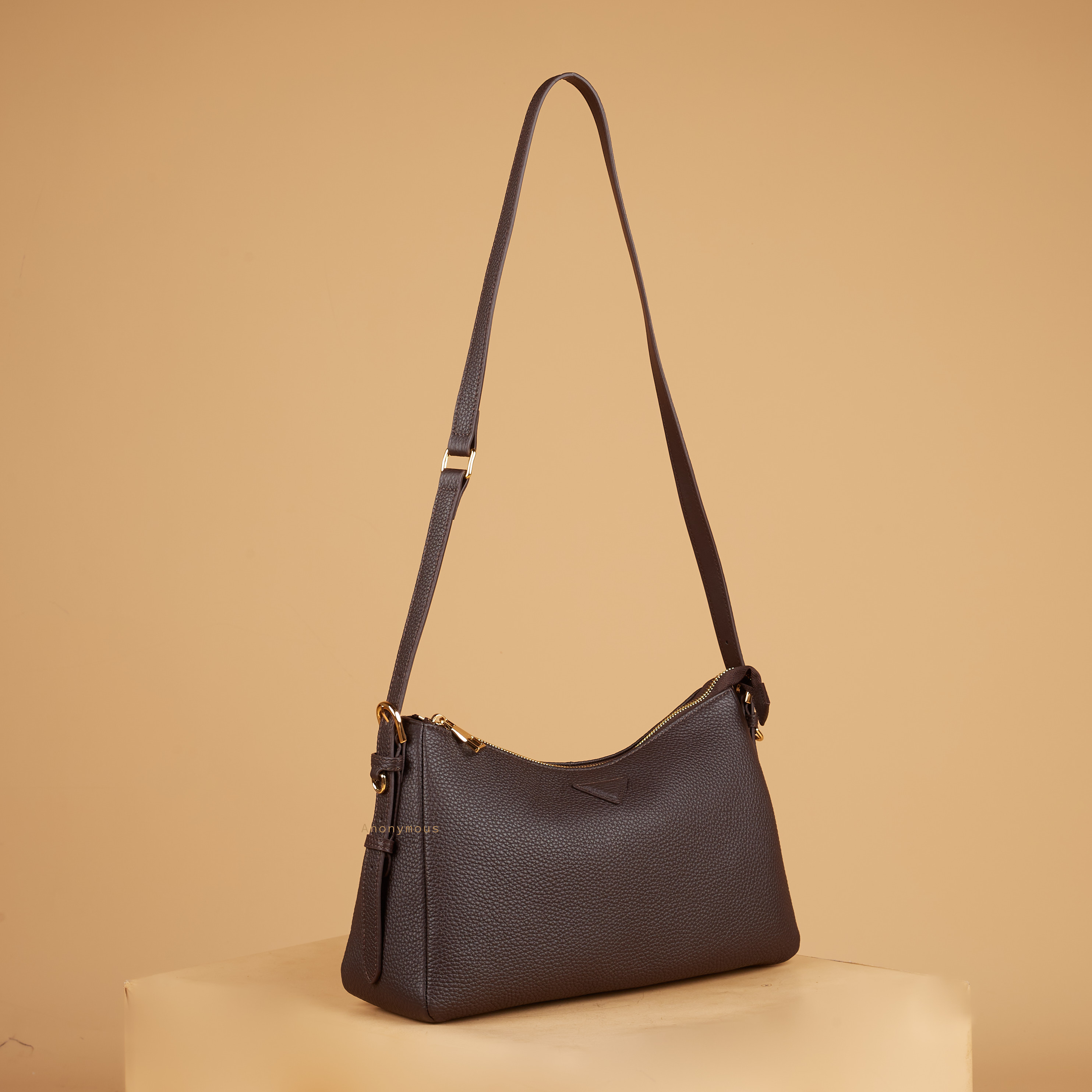 Anonymous Aerie Shoulder Bag Grained Leather (Tas Kulit)