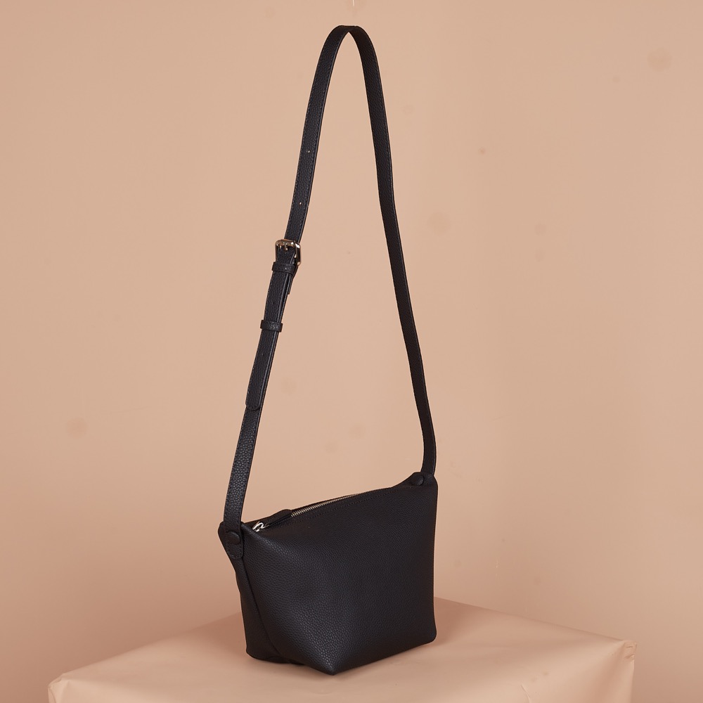 Anonymous Mia Pouch Grained Leather No Brand (Tas Kulit)