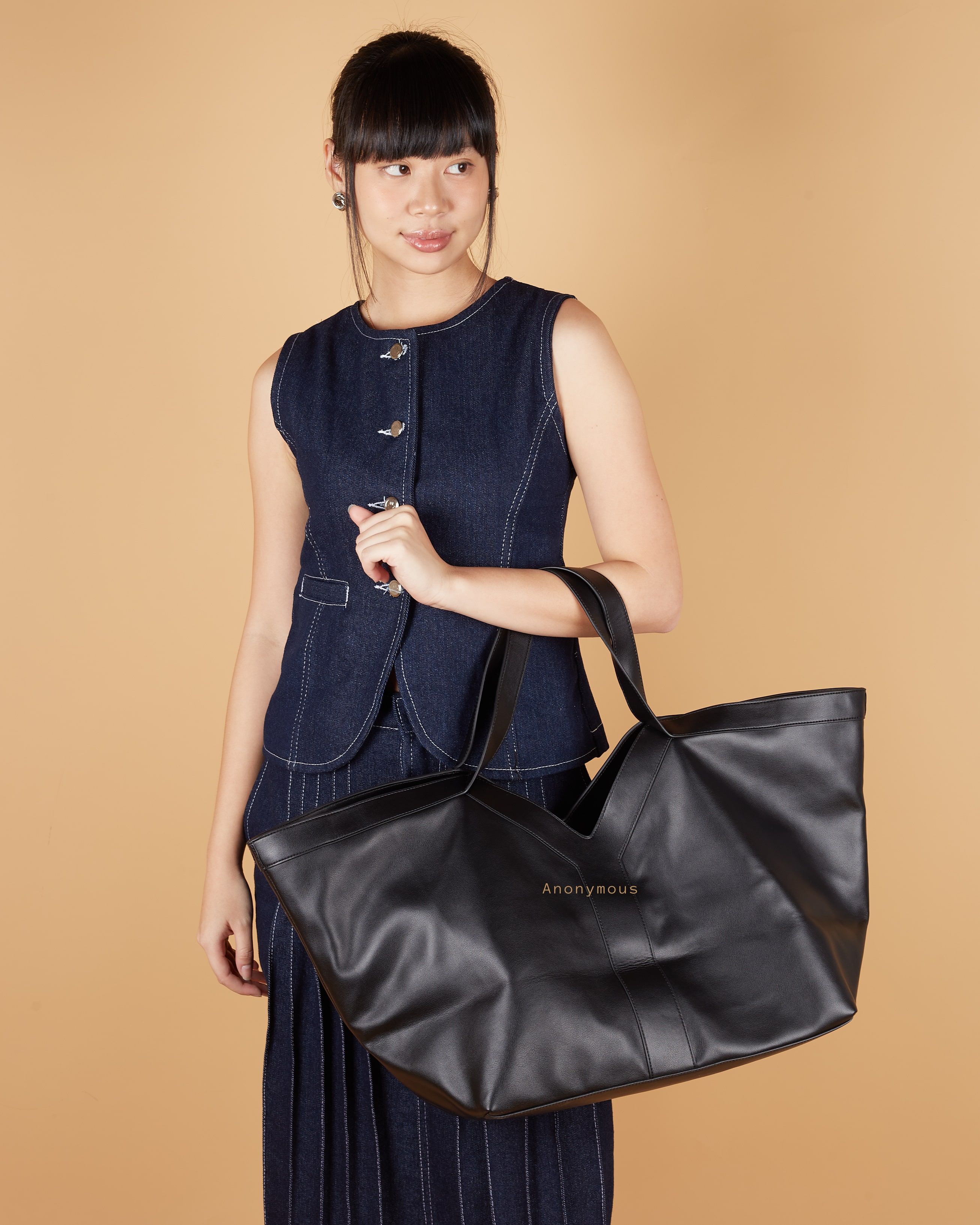Anonymous Jisoo Oversize bag Swift Leather Black GHW No Brand (Tas Kulit)