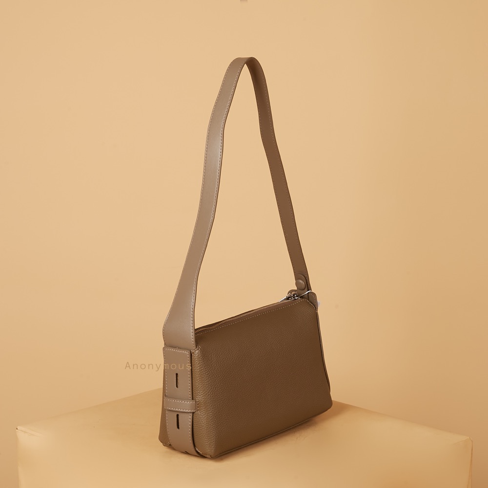 Anonymous Biyan Sling Bag Grained Leather No Brand (Tas Kulit)
