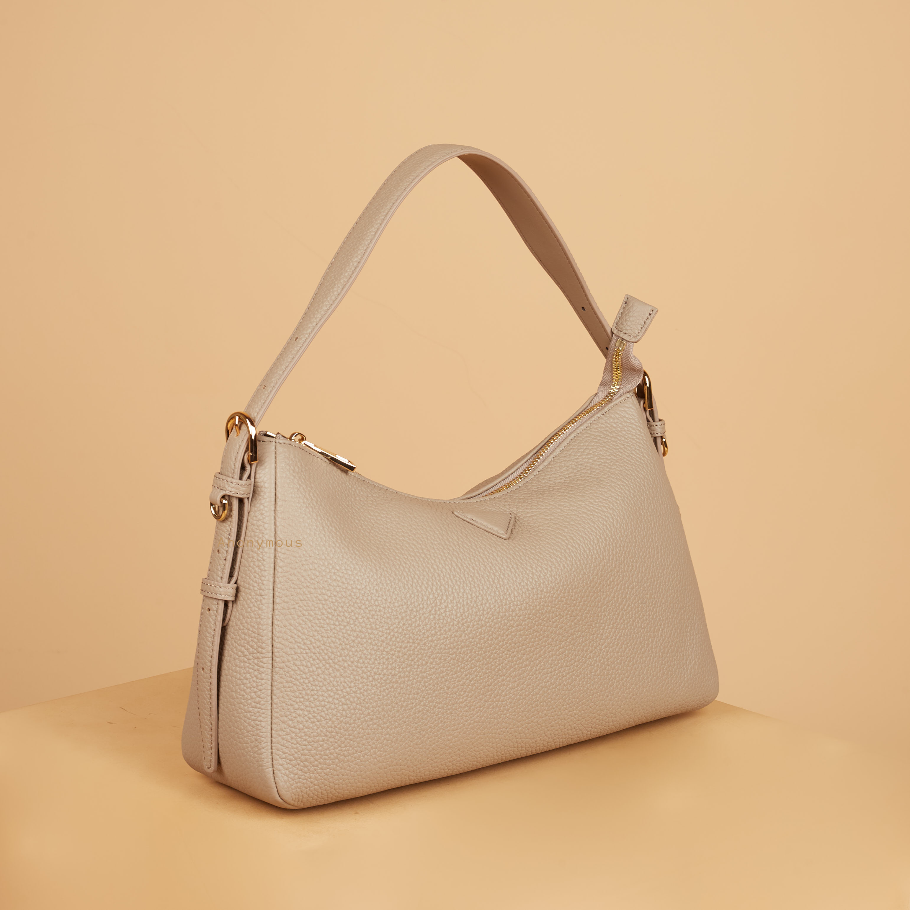 Anonymous Aerie Shoulder Bag Grained Leather (Tas Kulit)