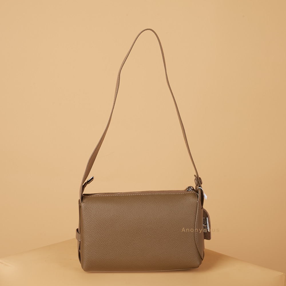 Anonymous Biyan Sling Bag Grained Leather No Brand (Tas Kulit)