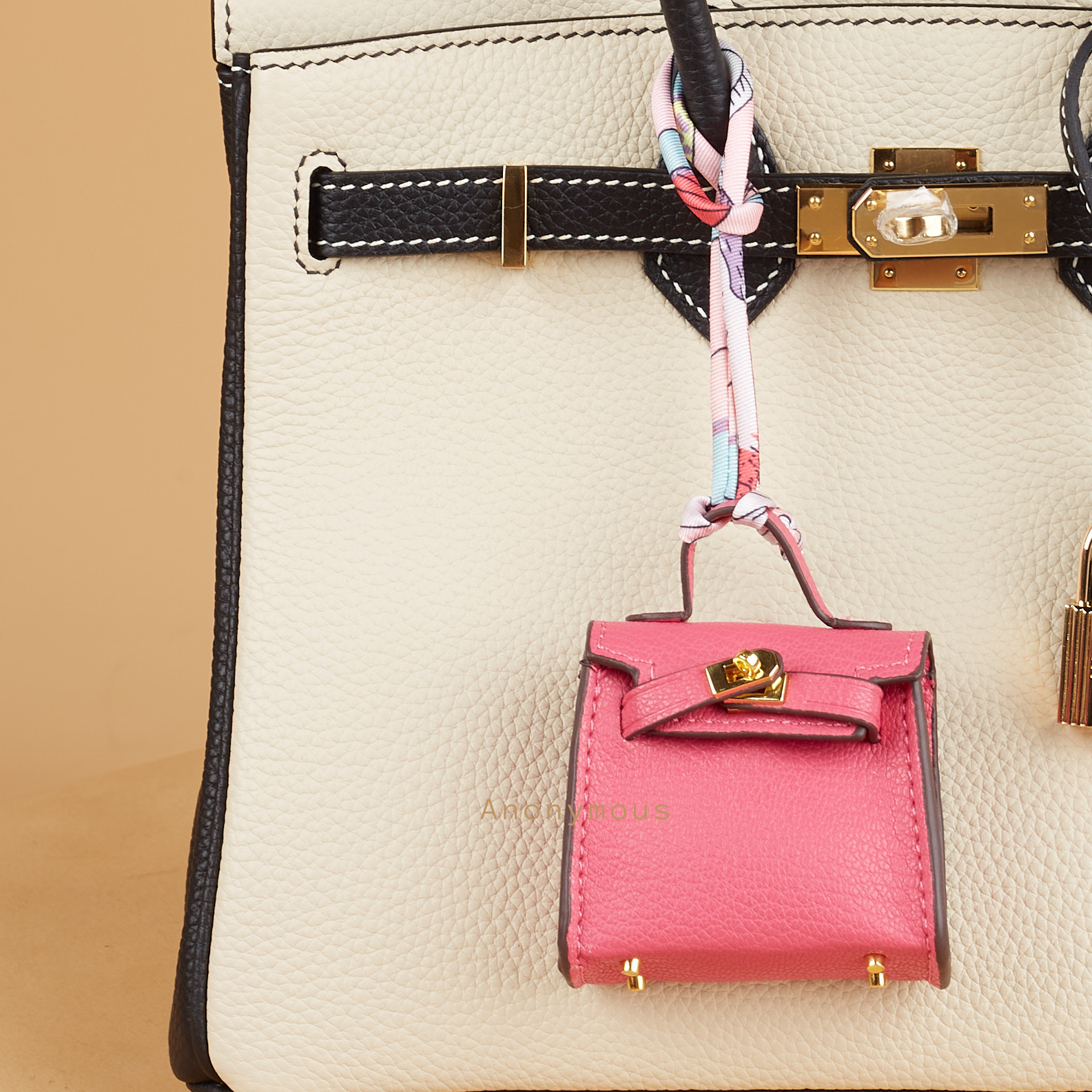 Anonymous Cara Charm Leather (Gantungan Tas)
