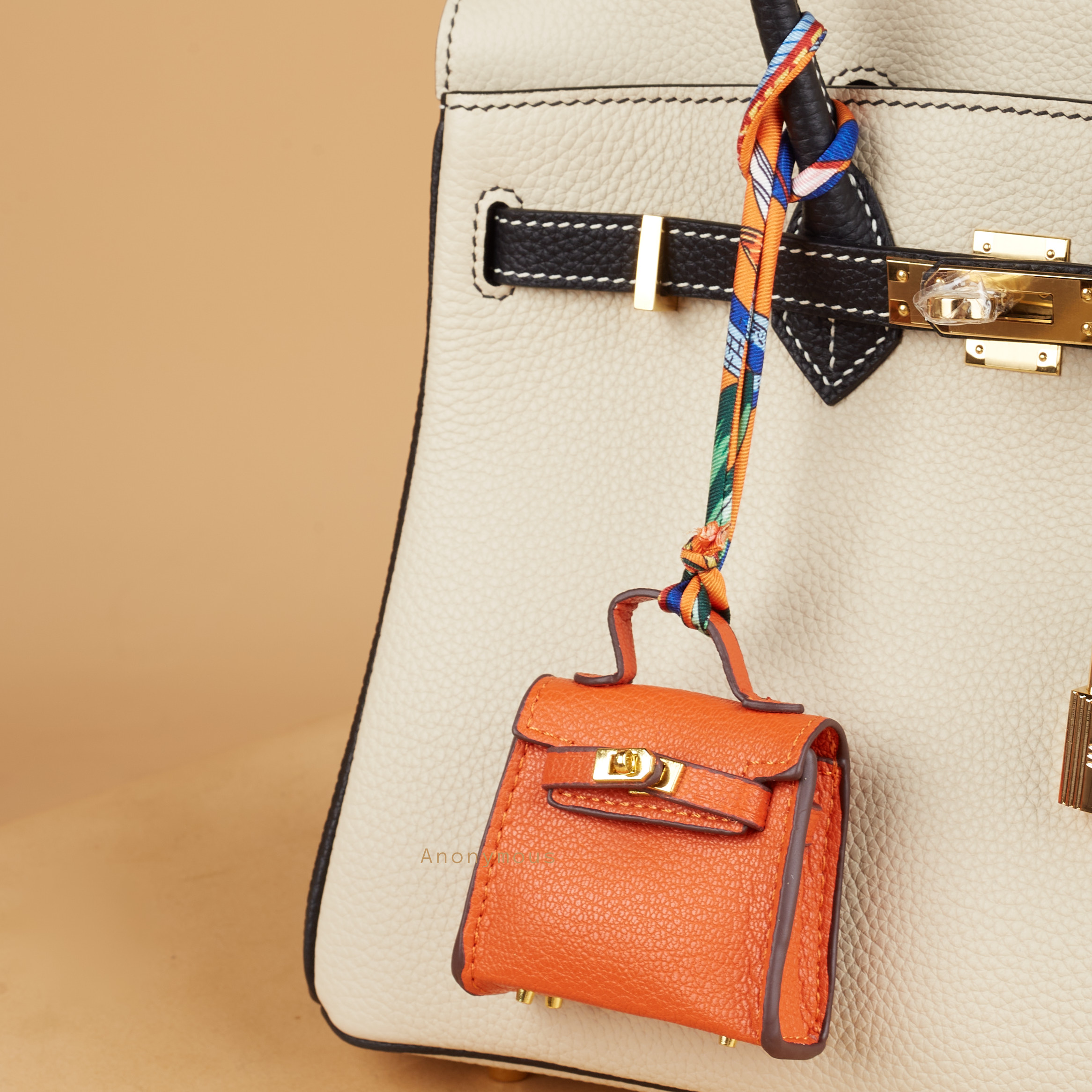 Anonymous Cara Charm Leather (Gantungan Tas)