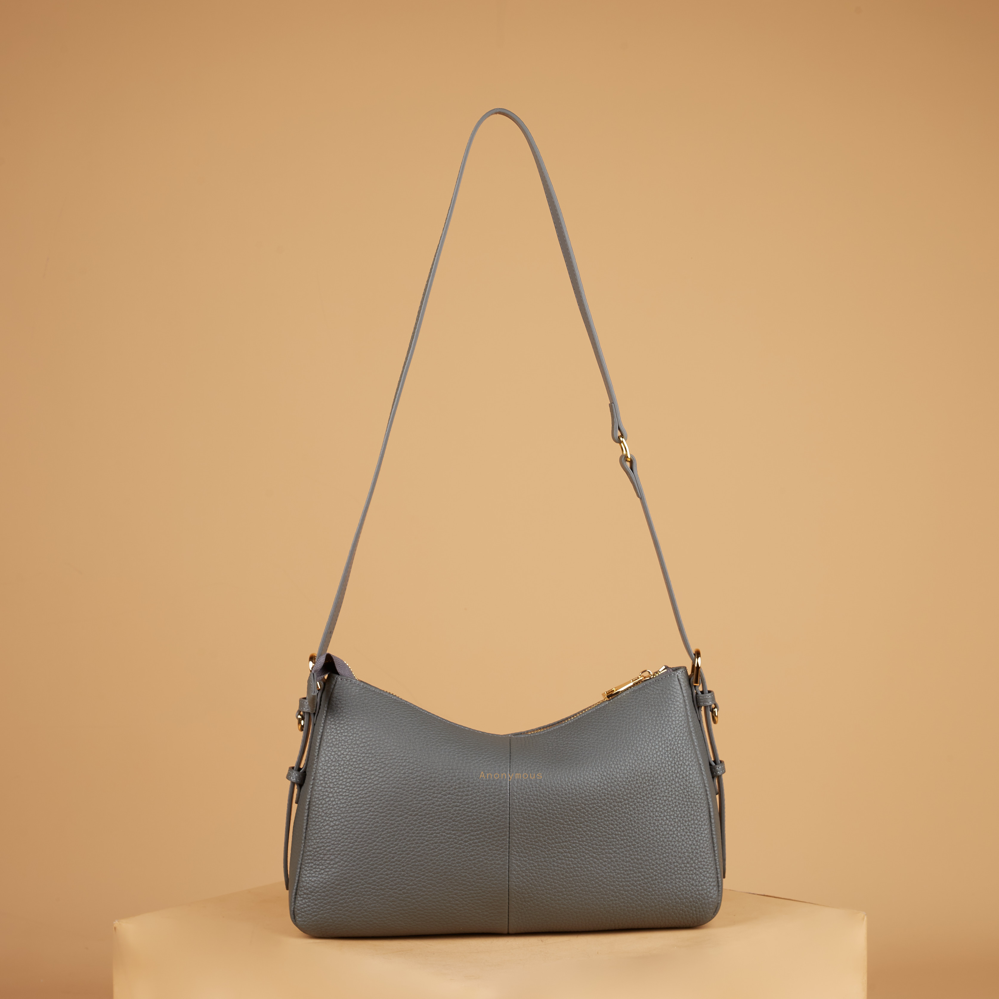 Anonymous Aerie Shoulder Bag Grained Leather (Tas Kulit)