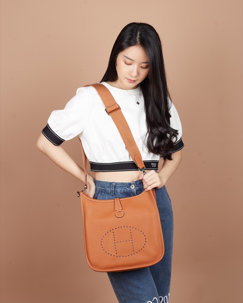 Anonymous Madeline E29 Togo Leather No Brand (Tas Kulit)