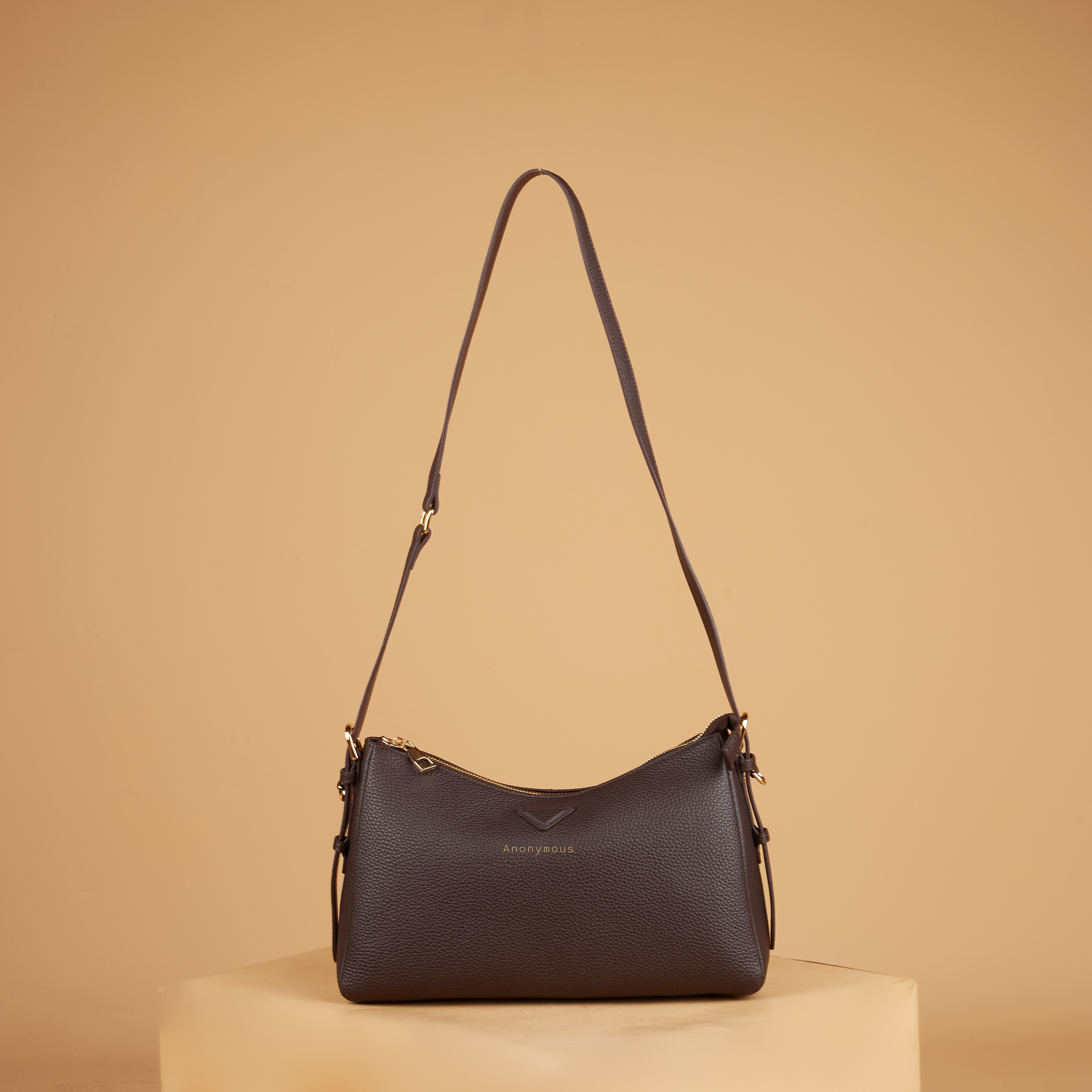 Anonymous Aerie Shoulder Bag Grained Leather (Tas Kulit)