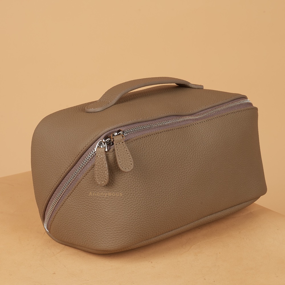 Anonymous Cosmo Cosmetic Pouch Grained Leather (No Brand)