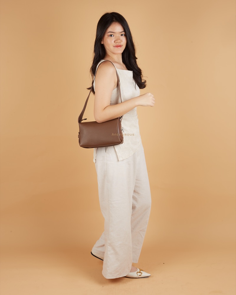 Anonymous Biyan Sling Bag Grained Leather No Brand (Tas Kulit)