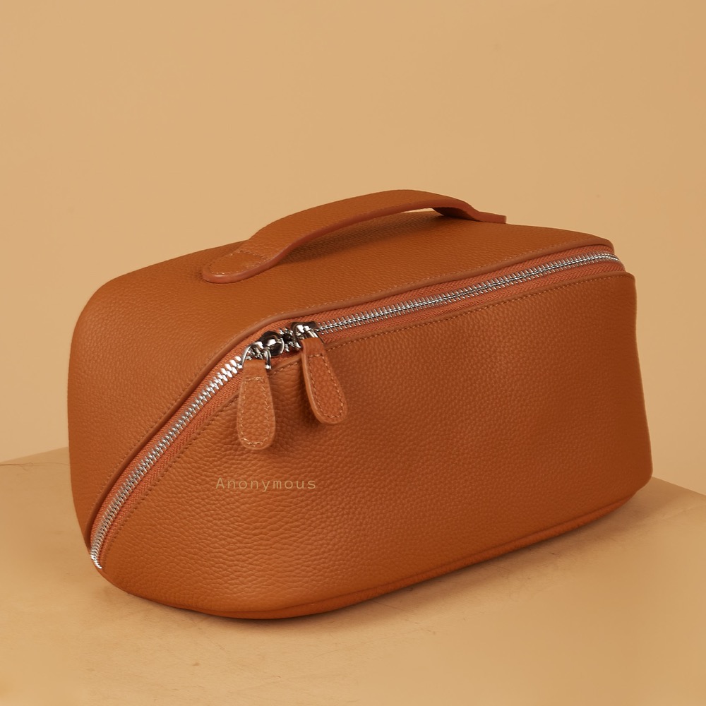 Anonymous Cosmo Cosmetic Pouch Grained Leather (No Brand)
