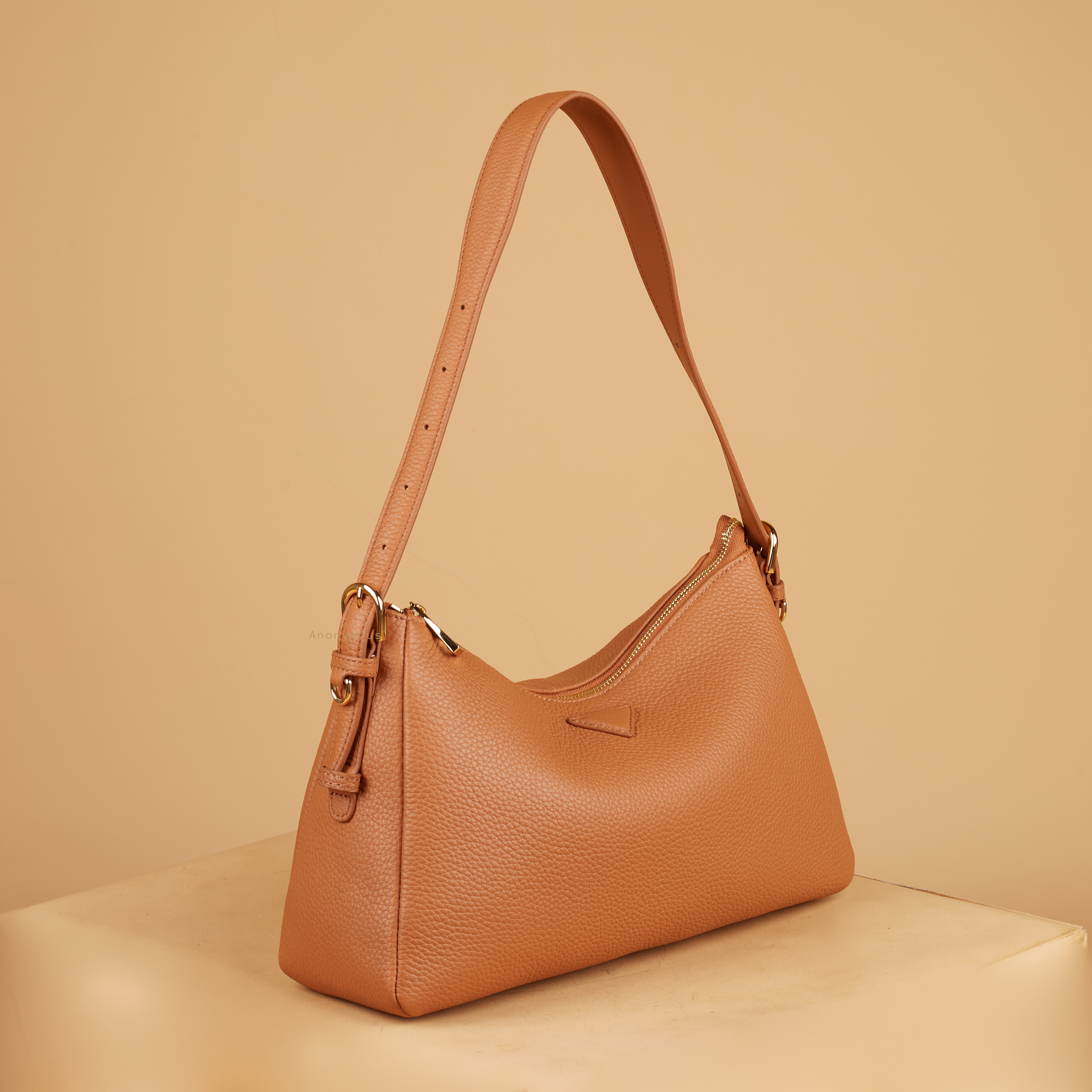 Anonymous Aerie Shoulder Bag Grained Leather (Tas Kulit)