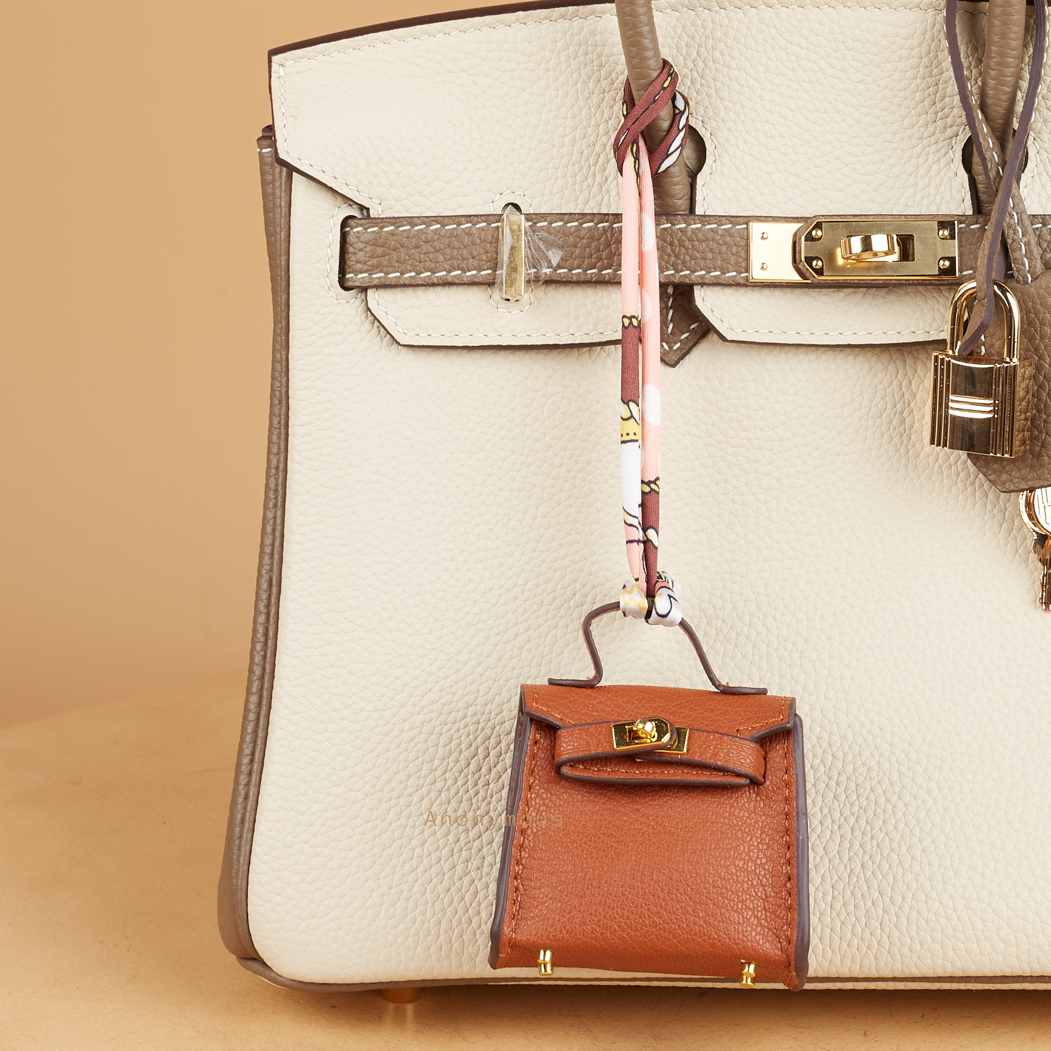 Anonymous Cara Charm Leather (Gantungan Tas)
