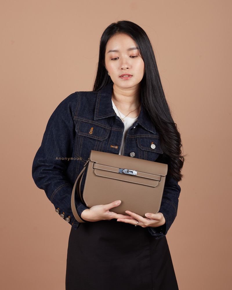 Anonymous Kelsey Sling Bag Taiga No Brand (Tas Kulit)