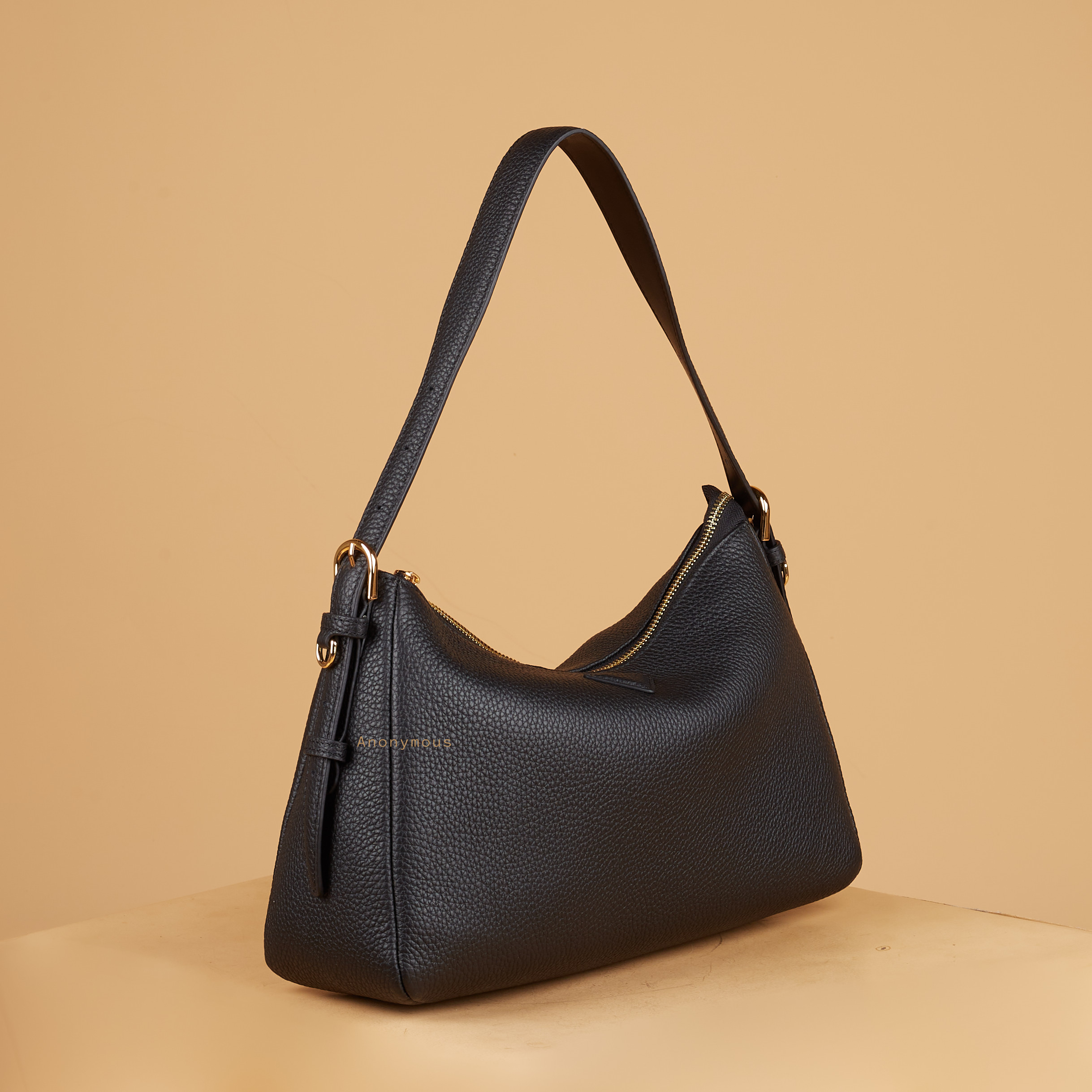 Anonymous Aerie Shoulder Bag Grained Leather (Tas Kulit)