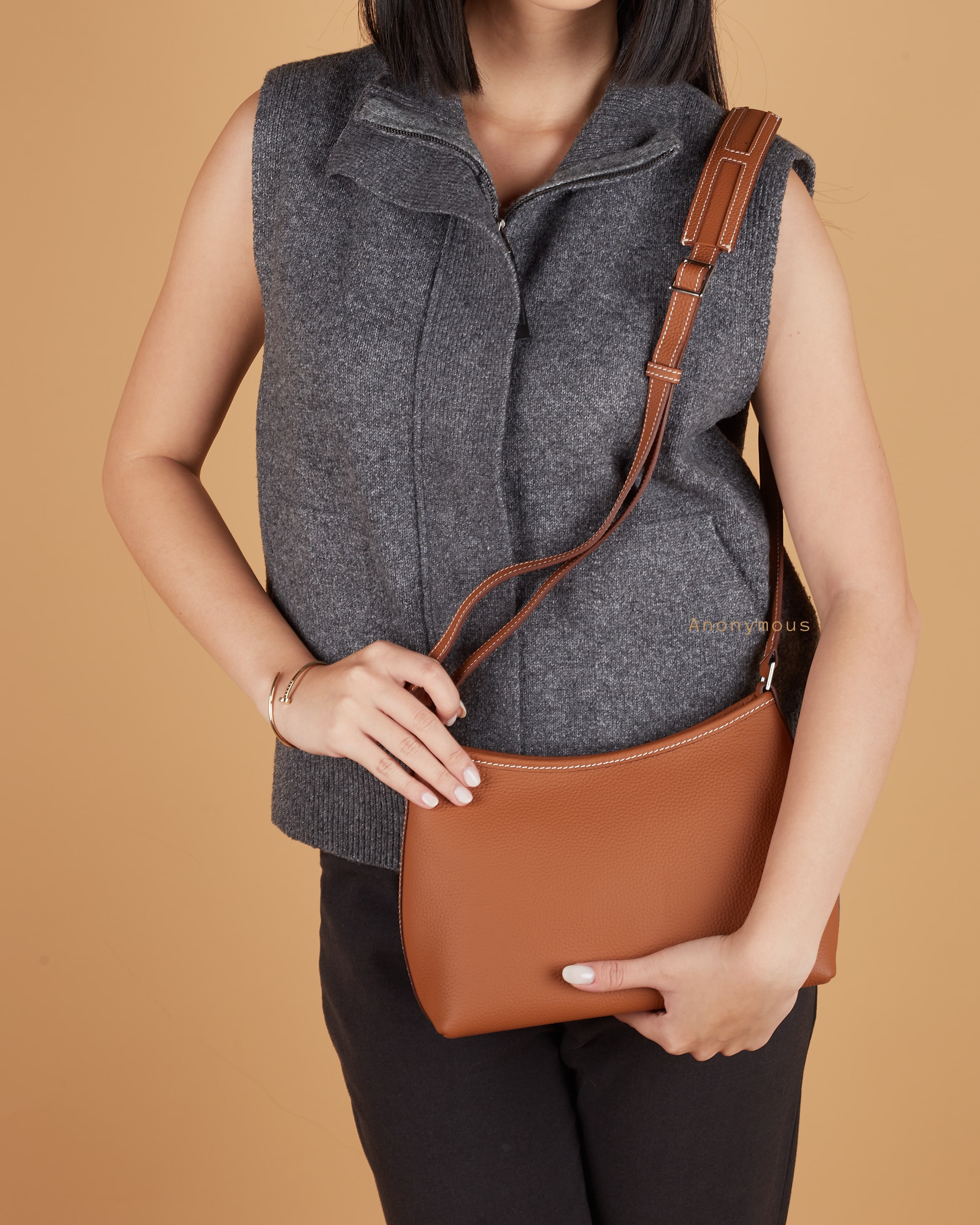 Anonymous Olla Sling H23 Bag Grained leather PHW No Brand (Tas Kulit)