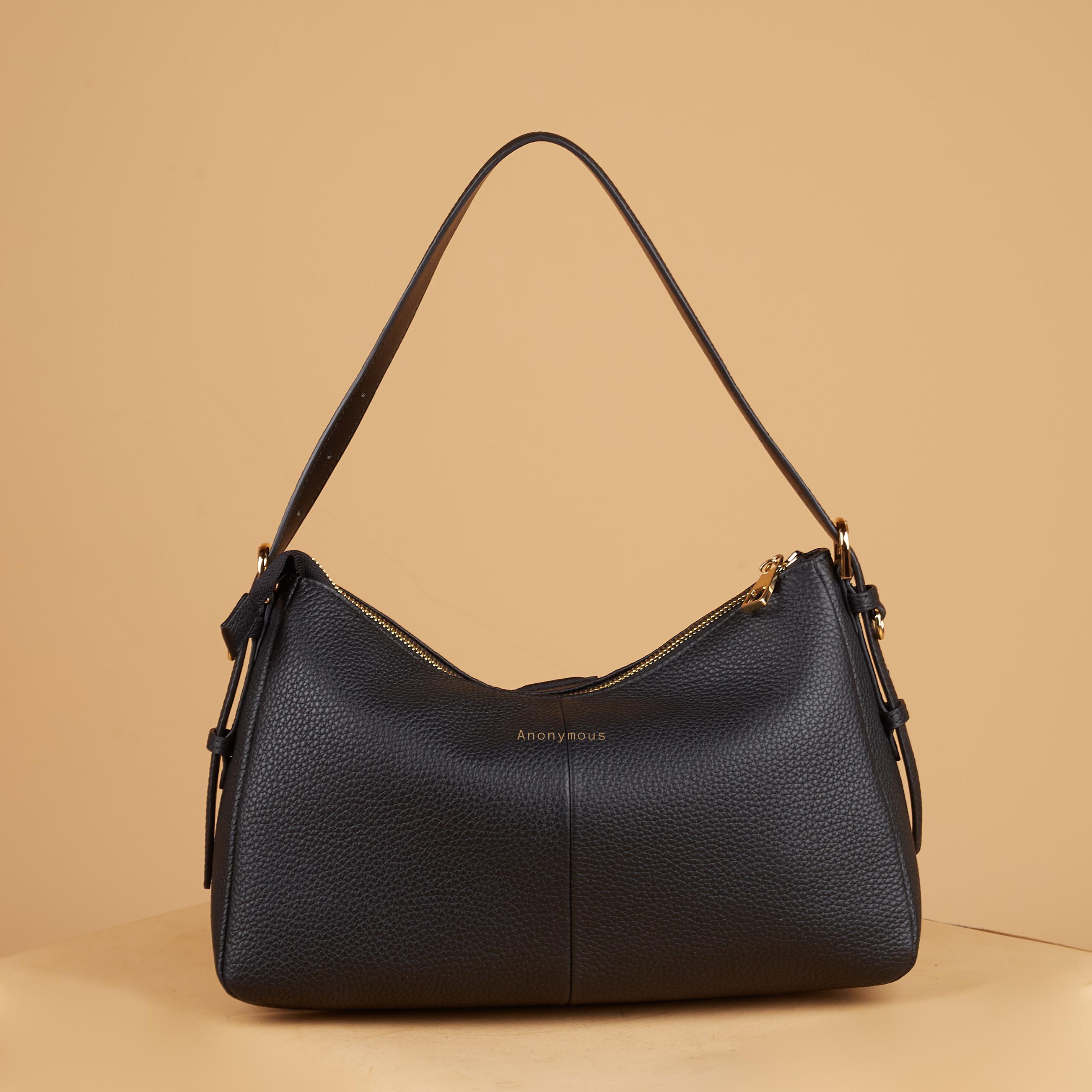 Anonymous Aerie Shoulder Bag Grained Leather (Tas Kulit)