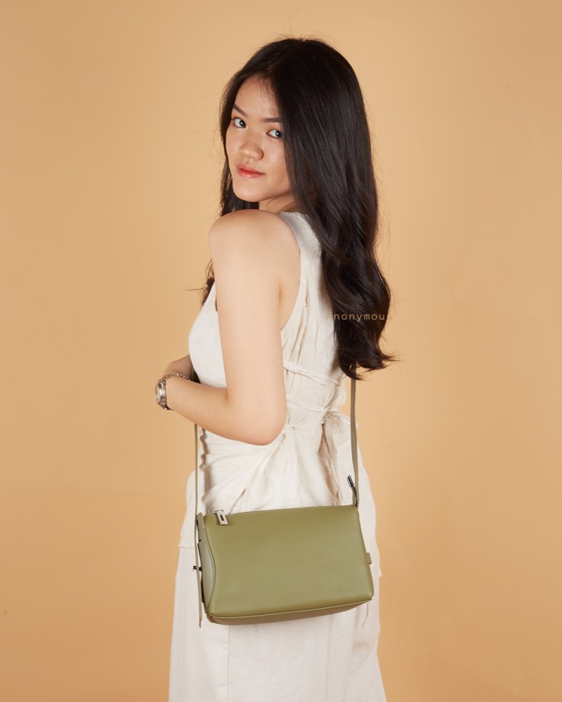 Anonymous Biyan Sling Bag Grained Leather No Brand (Tas Kulit)