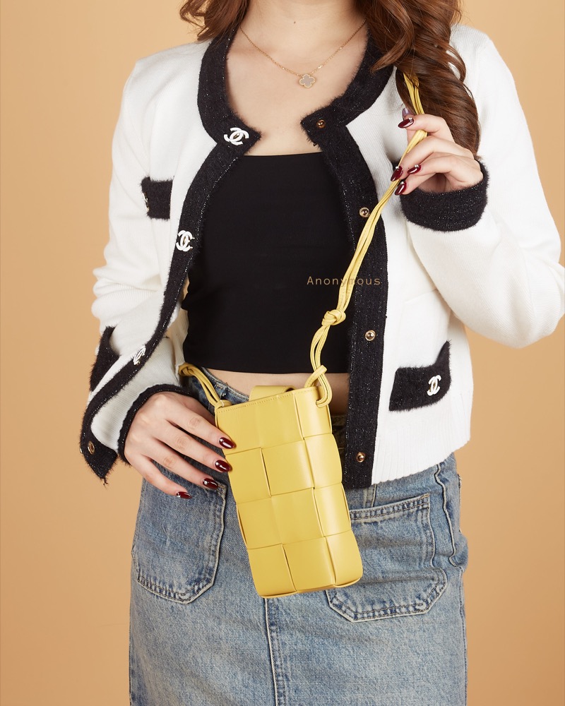 Anonymous Bobby phone bag swift leather (Phone Bag)