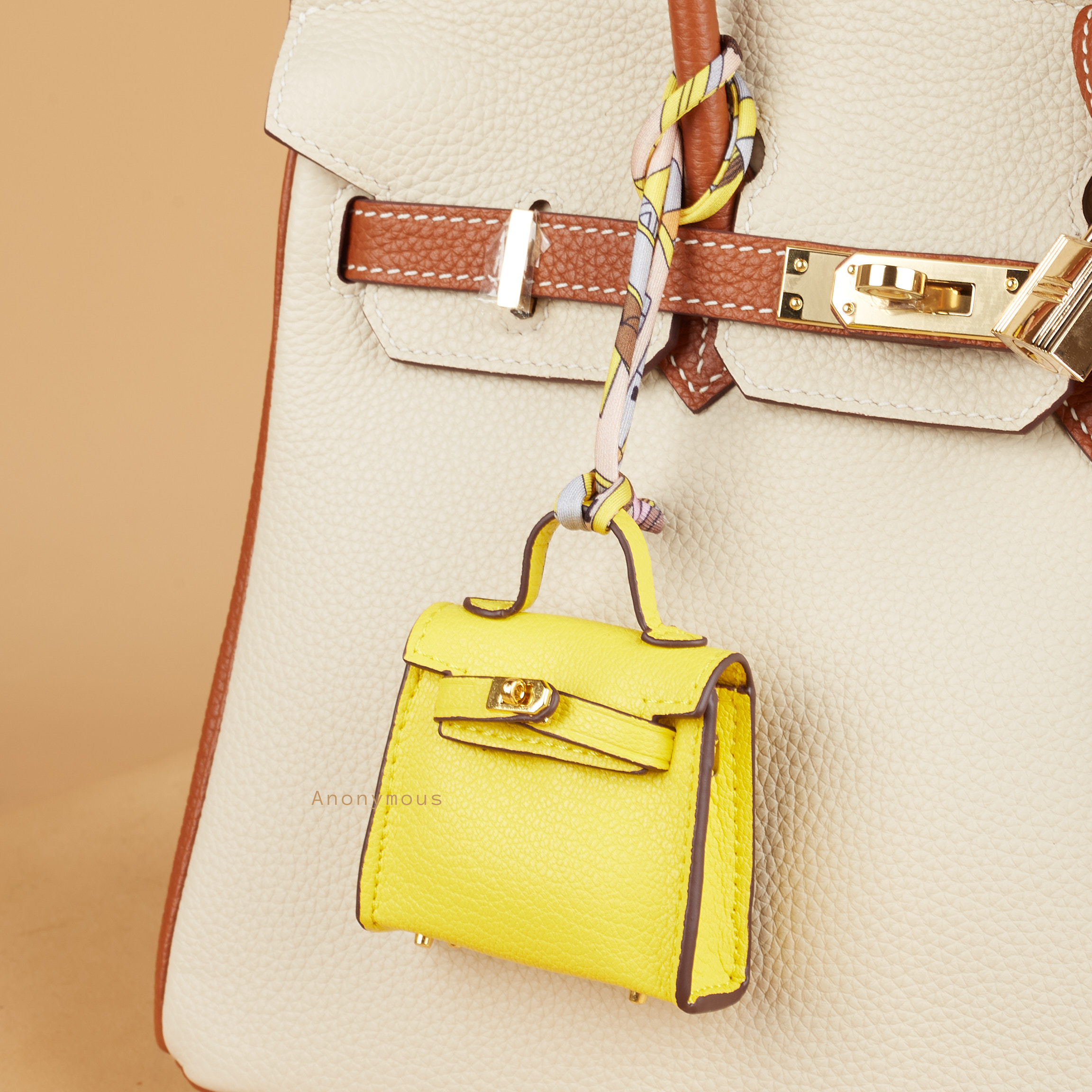 Anonymous Cara Charm Leather (Gantungan Tas)
