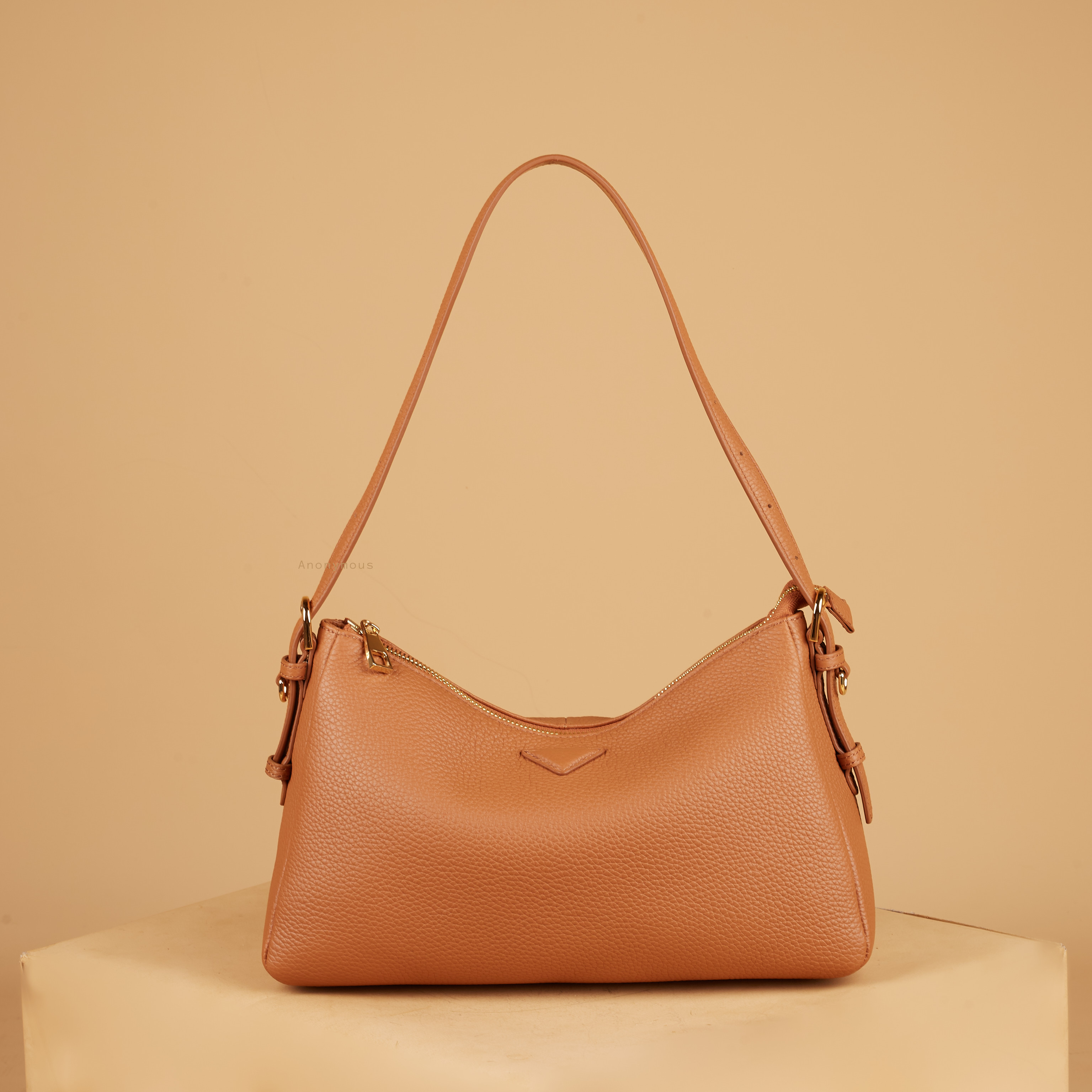Anonymous Aerie Shoulder Bag Grained Leather (Tas Kulit)