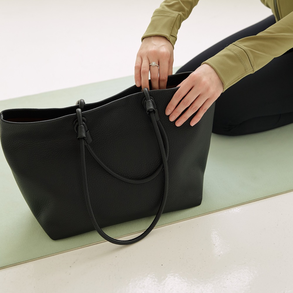 Anonymous Monica Bag 47 Togo Leather No Brand (Tas Kulit)