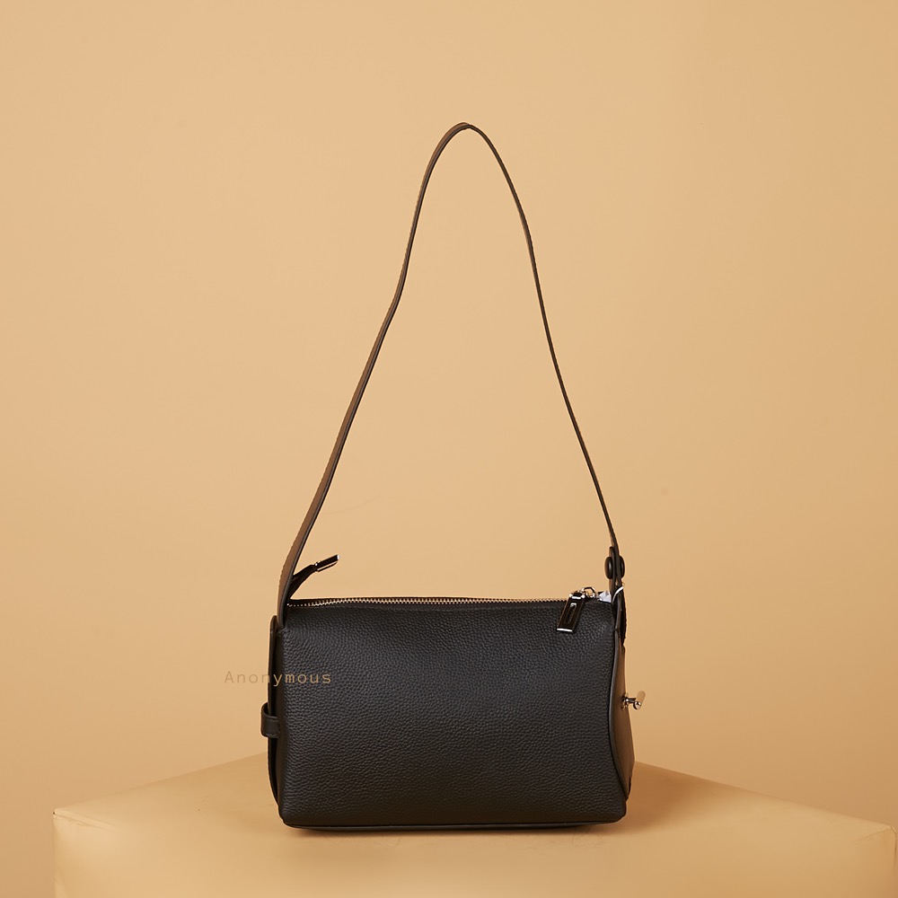 Anonymous Biyan Sling Bag Grained Leather No Brand (Tas Kulit)