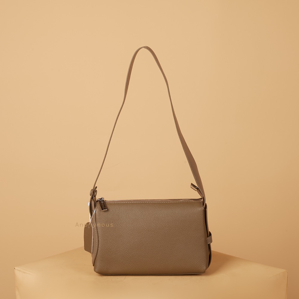 Anonymous Biyan Sling Bag Grained Leather No Brand (Tas Kulit)