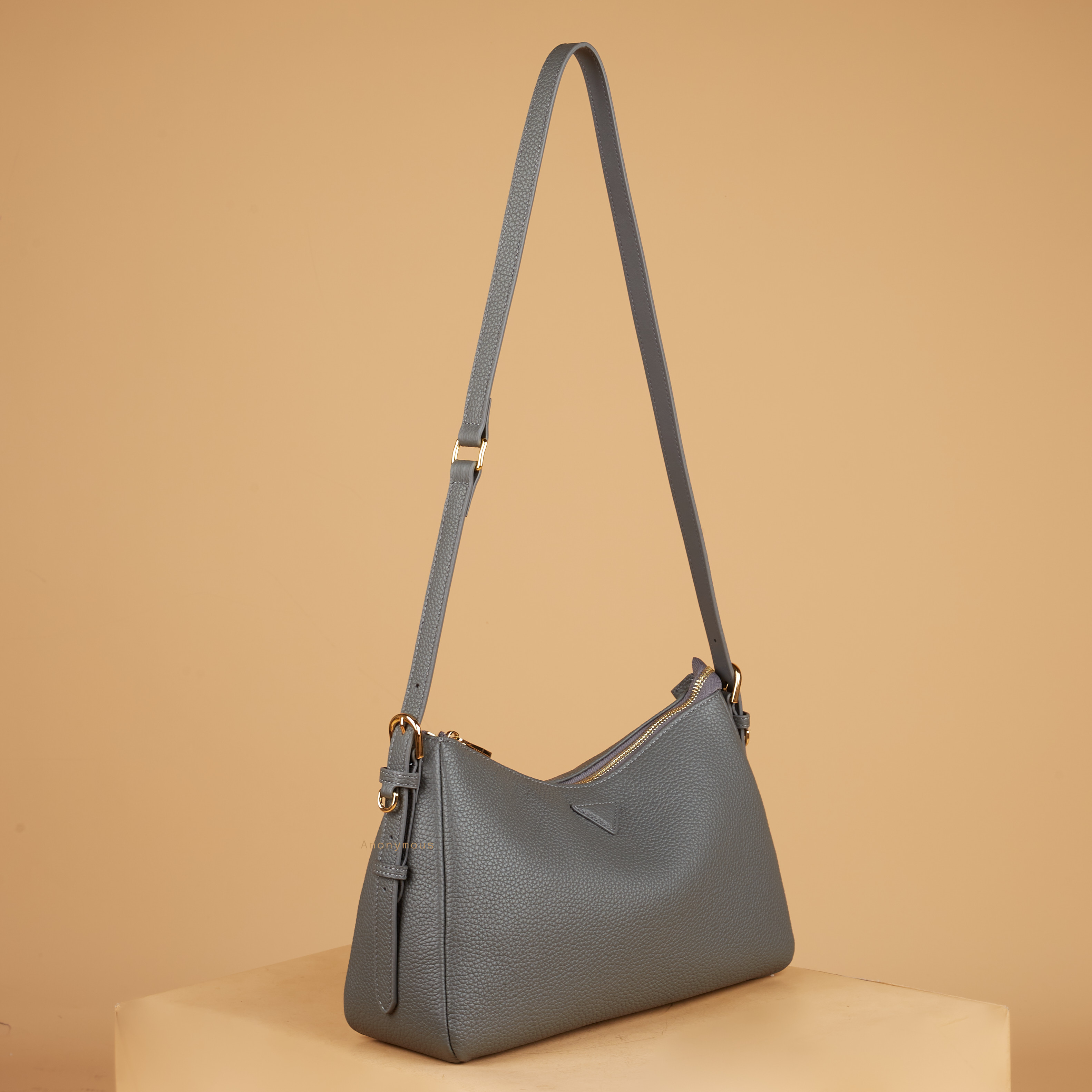 Anonymous Aerie Shoulder Bag Grained Leather (Tas Kulit)