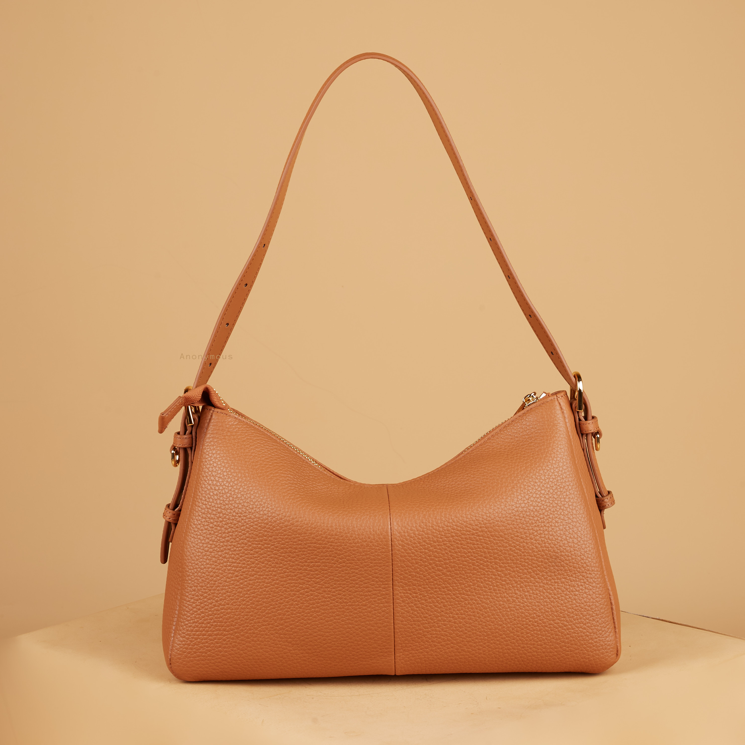 Anonymous Aerie Shoulder Bag Grained Leather (Tas Kulit)