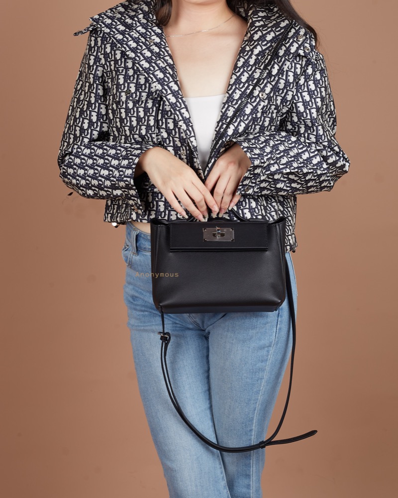 Anonymous Ezzy Bag 2420 Swift Leather No Brand
