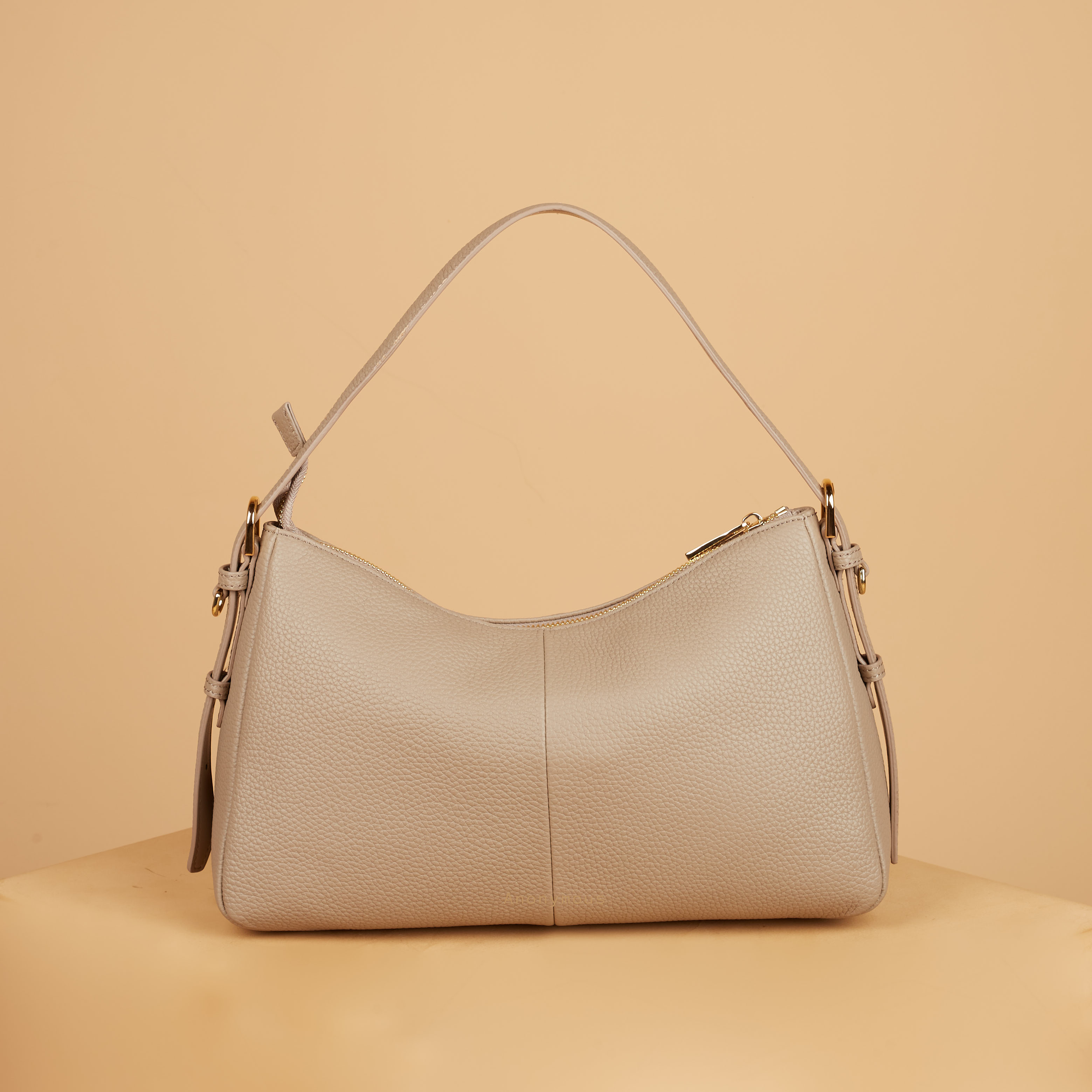 Anonymous Aerie Shoulder Bag Grained Leather (Tas Kulit)
