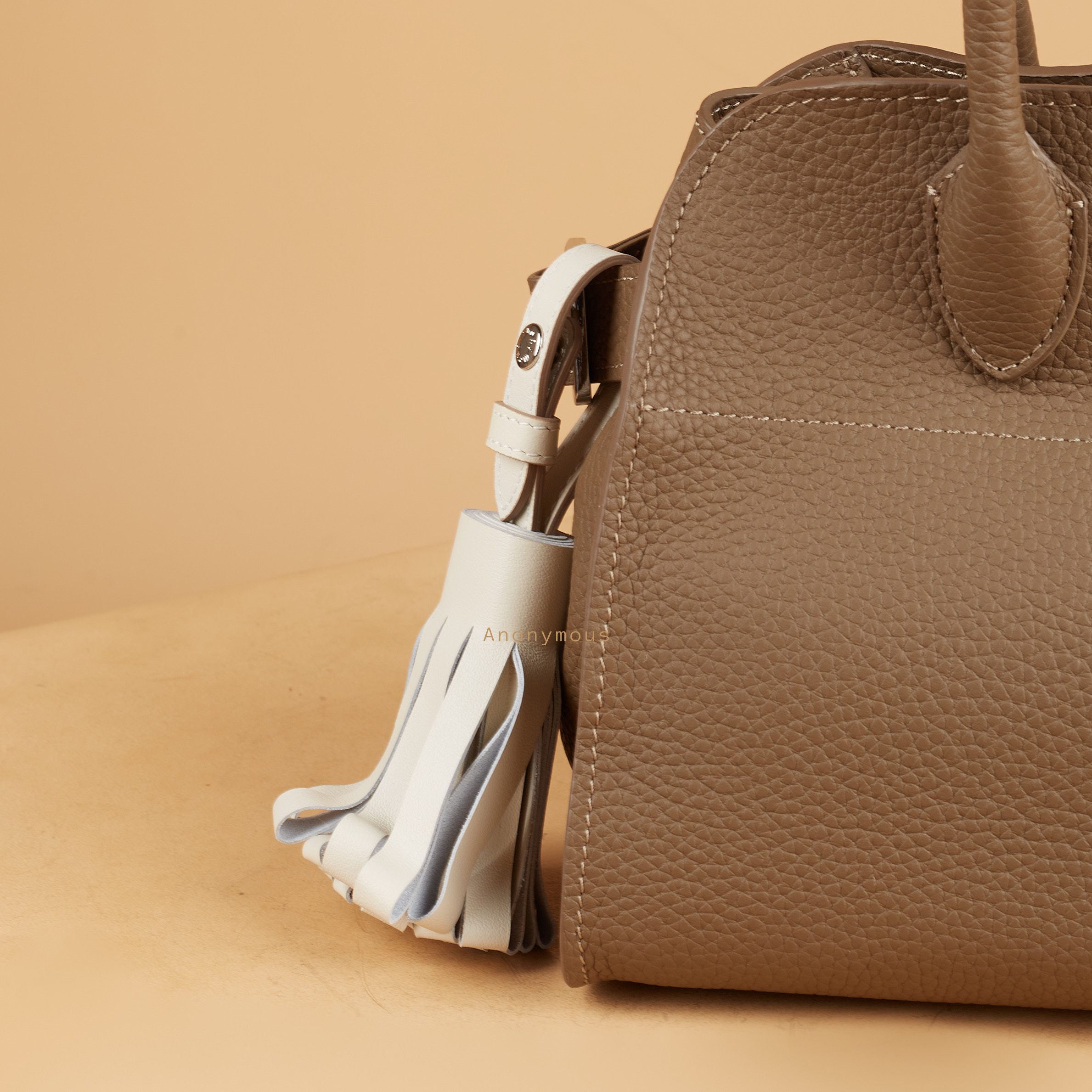 Anonymous Tassel Charm Leather No Brand (Gantungan Tas)