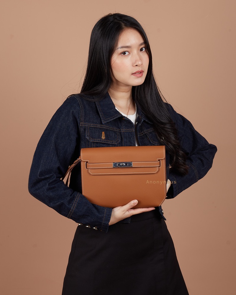 Anonymous Kelsey Sling Bag Taiga No Brand (Tas Kulit)