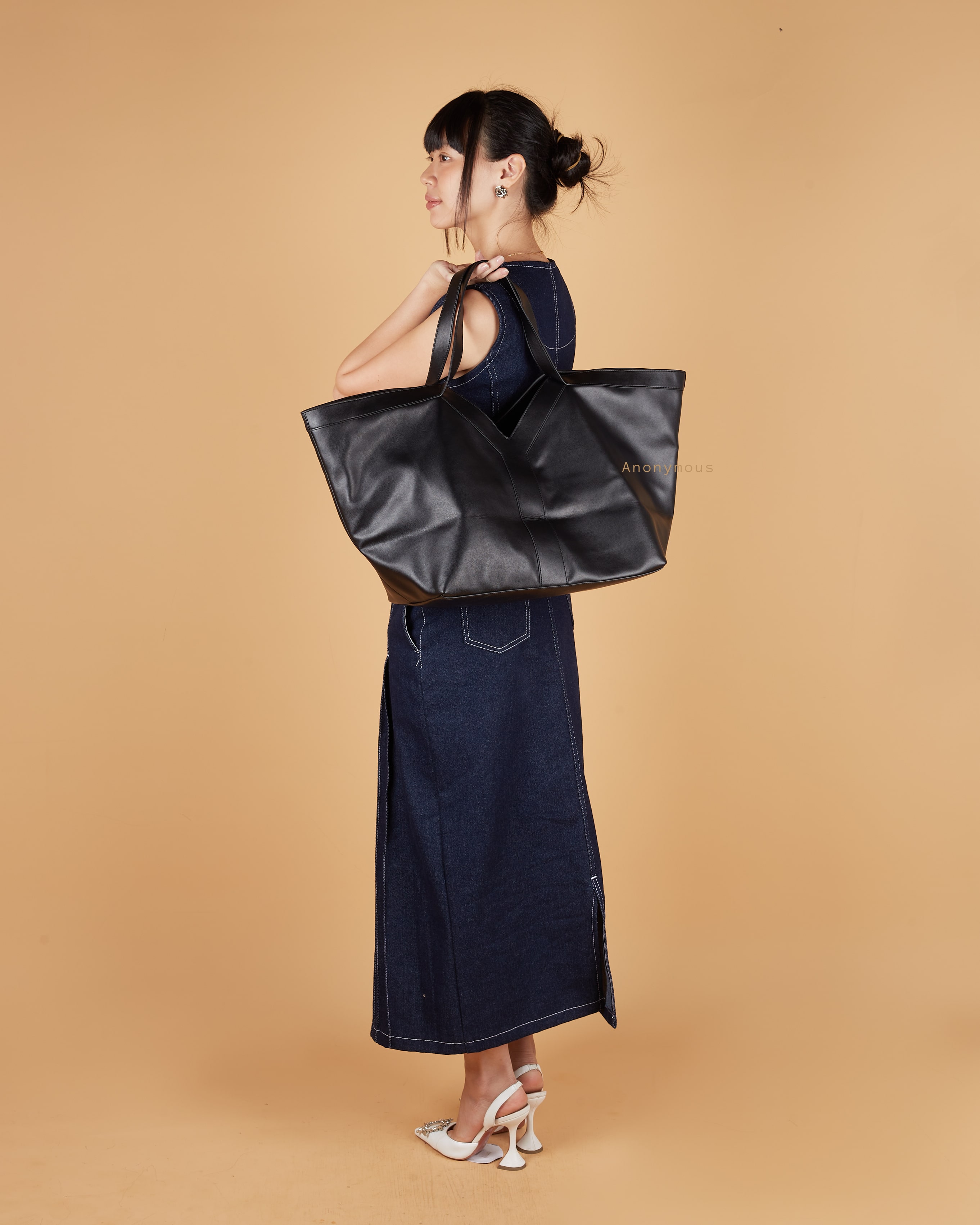 Anonymous Jisoo Oversize bag Swift Leather Black GHW No Brand (Tas Kulit)