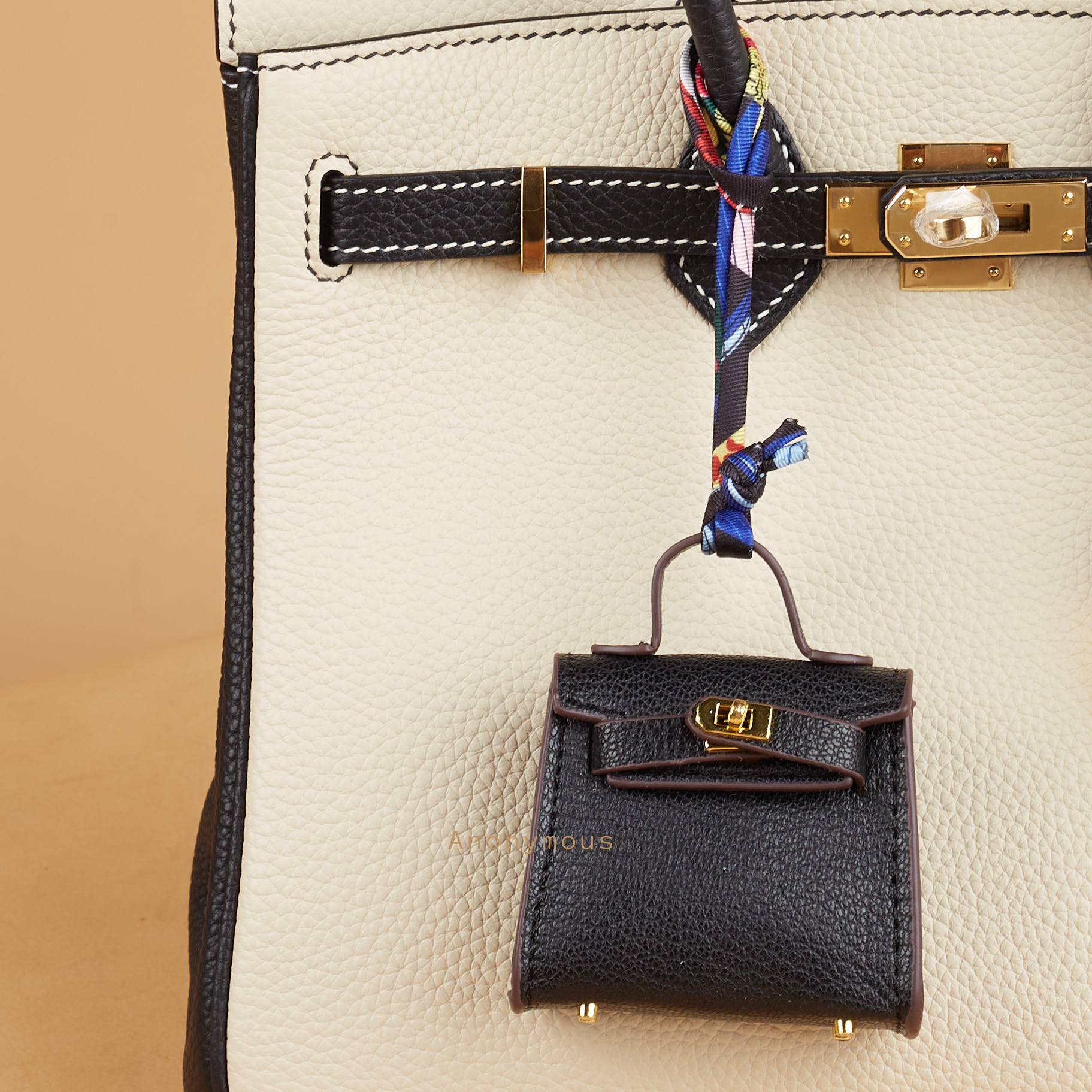 Anonymous Cara Charm Leather (Gantungan Tas)