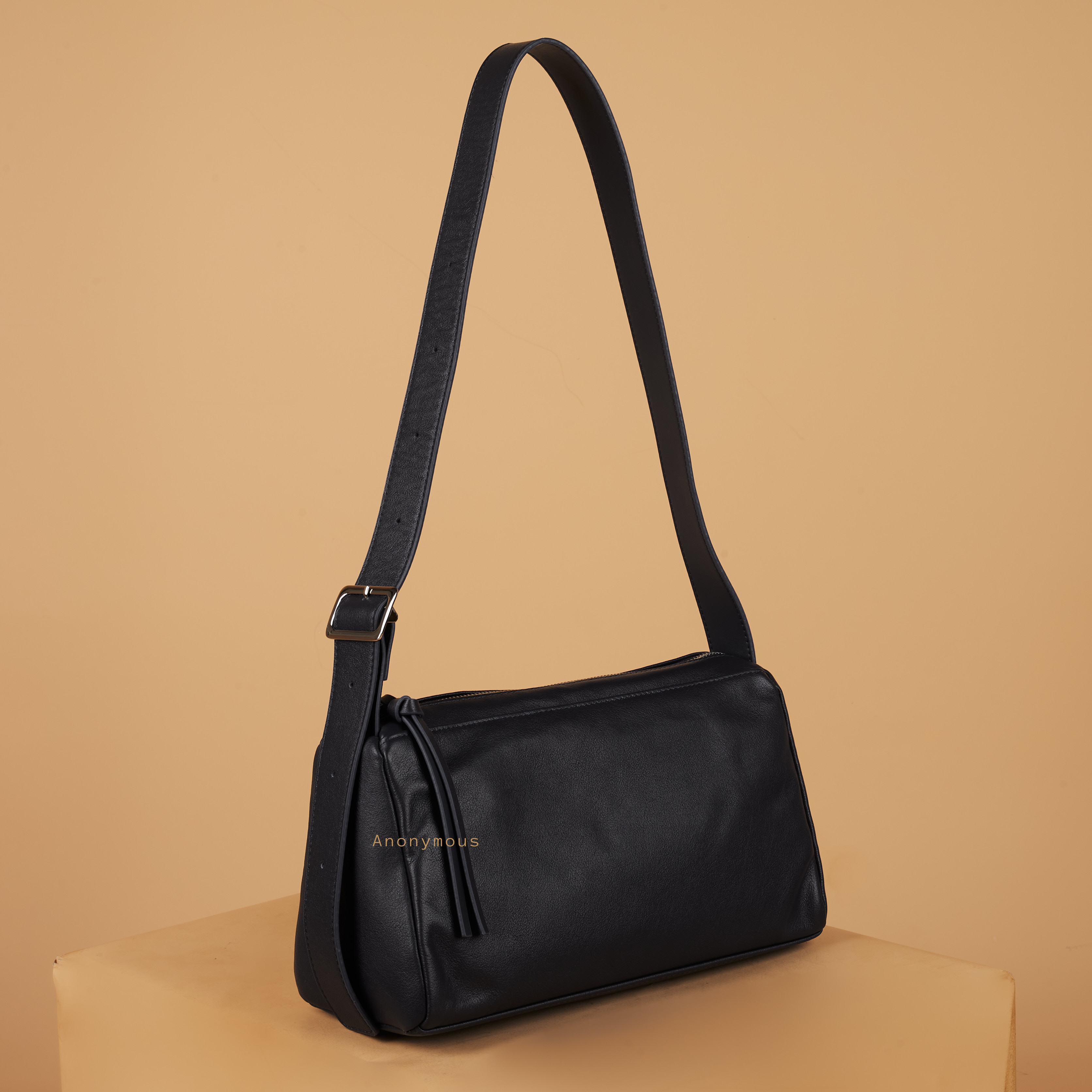 Anonymous Otto Shoulder Bag Leather No Brand (Tas Kulit)