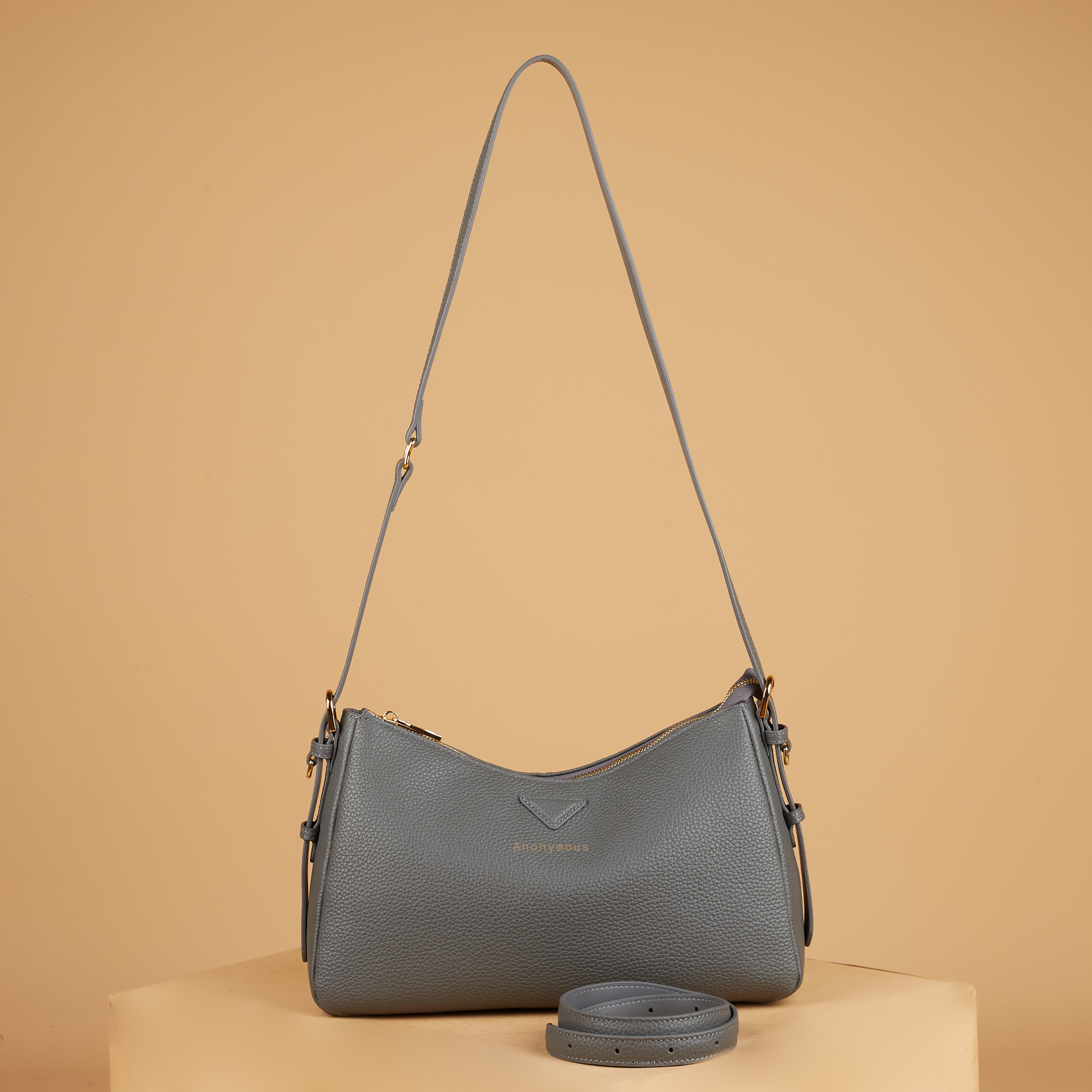 Anonymous Aerie Shoulder Bag Grained Leather (Tas Kulit)