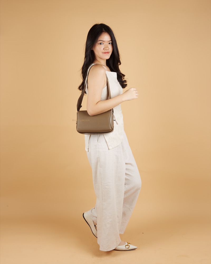Anonymous Biyan Sling Bag Grained Leather No Brand (Tas Kulit)