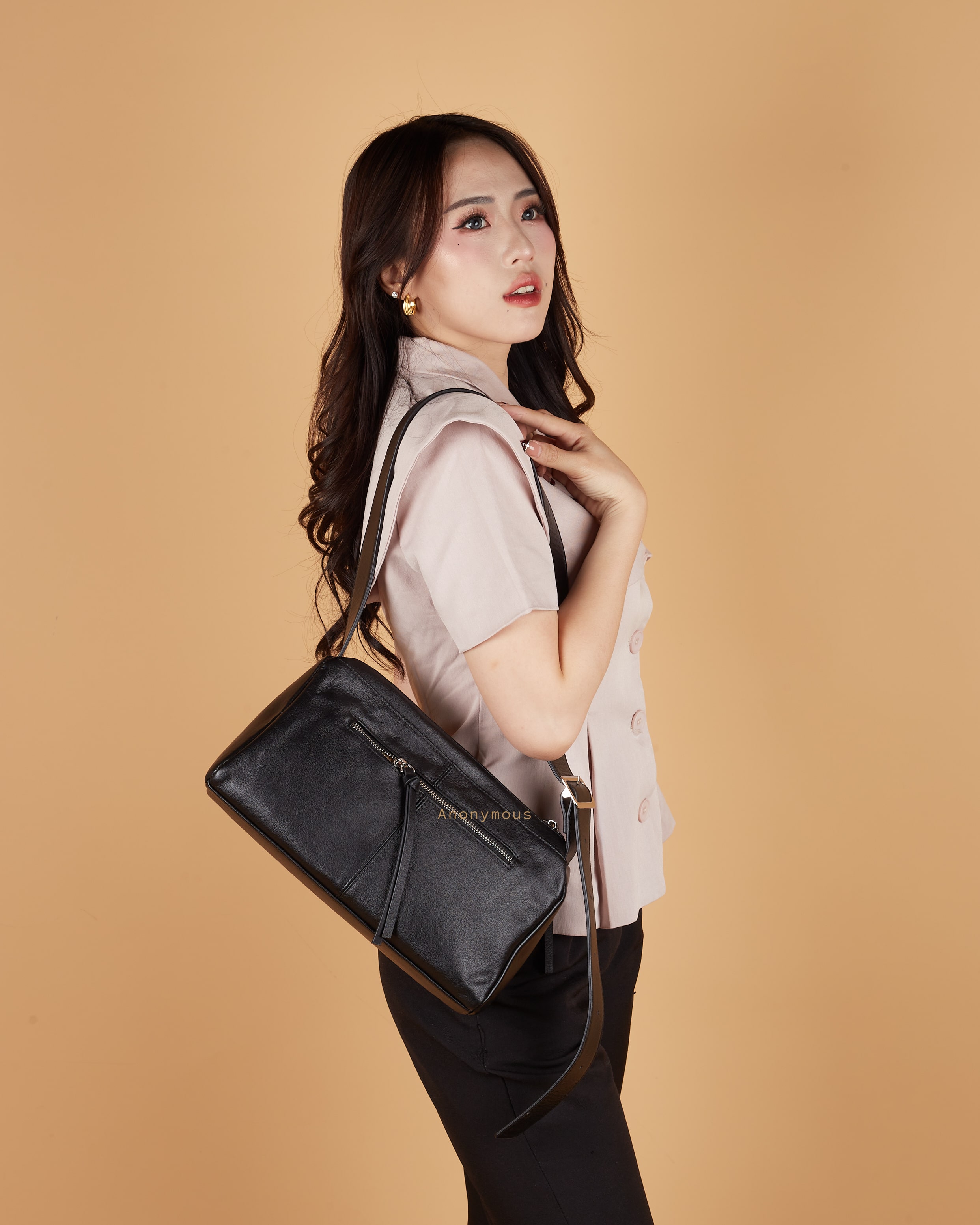 Anonymous Otto Shoulder Bag Leather No Brand (Tas Kulit)